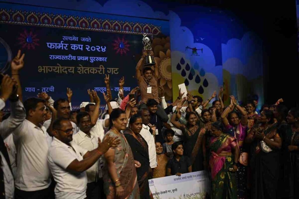 गटशेतीचे नवे धोरण आणून आर्थिक मदत वाढवू : देवेंद्र फडणवीस