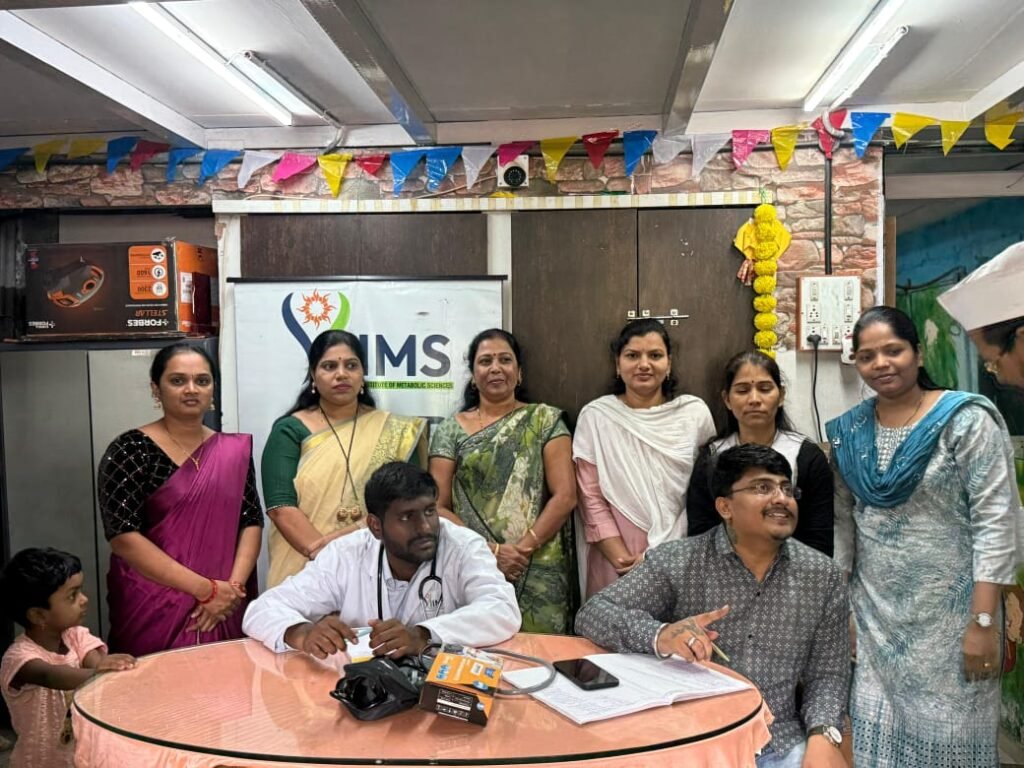 मा.उद्धव ठाकरे यांच्या वाढदिवसानिमित्त सुतारवाडी येथे मोफत आरोग्य तपासणी व वृक्ष वाटप कार्यक्रम संपन्न