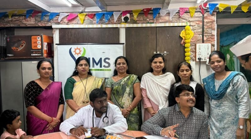 मा.उद्धव ठाकरे यांच्या वाढदिवसानिमित्त सुतारवाडी येथे मोफत आरोग्य तपासणी व वृक्ष वाटप कार्यक्रम संपन्नa