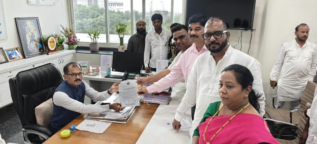 सरकारच्या अकार्यक्षमतेमुळे महाराष्ट्र दंगलीच्या उंबरठ्यावर: प्रक्षोभक विधाने करणाऱ्या नेत्यांना भाषण बंदी करा!