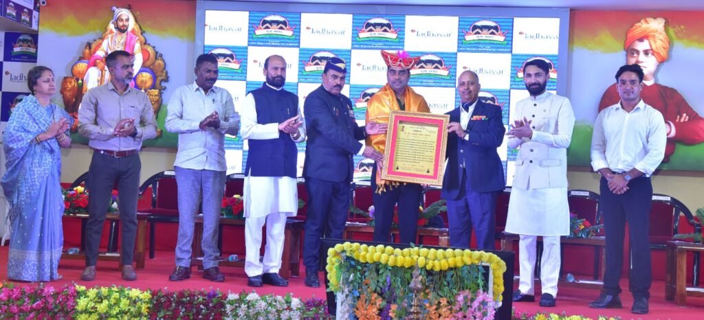 देह, देश आणि परमेश्वरामध्येच आयुष्याचे सार – शौर्य पुरस्कार सोहळ्यात सतेश हंगे यांचे विचार