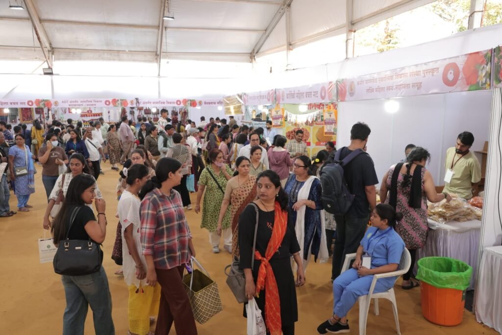 भीमथडी जत्रेच्या माध्यमातून महिलांची उद्योजकतेकडे वाटचाल - पुणेकरांची भीमथडीत खरेदीची लयलूट:-