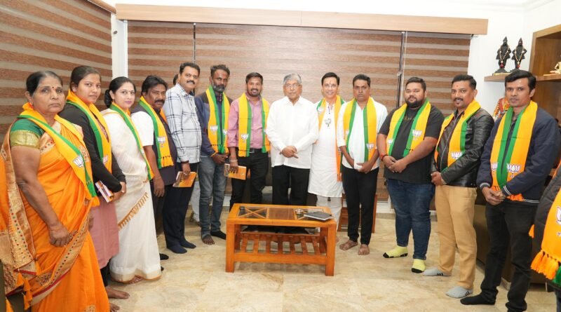 प्रभाग २४ मध्ये भाजपची ताकद वाढली; मनसे पदाधिकाऱ्यांचा भाजपमध्ये प्रवेश, गणेश बिडकरांना भक्कम पाठिंबा