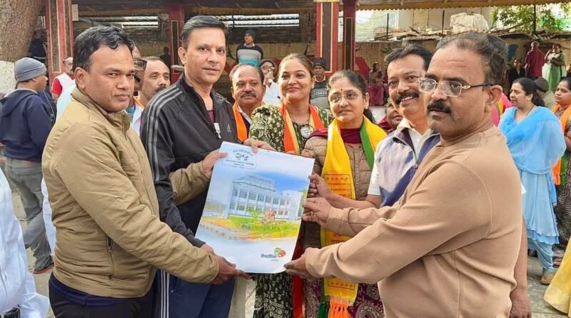 मॉर्निंग वॉकमधून जनसंवाद! प्रभाग २४ मध्ये गणेश बिडकरांचा नागरिकांशी थेट संवाद