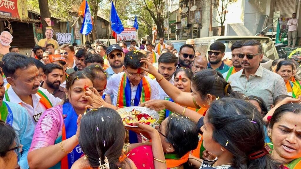 प्रभाग क्रमांक २४ मध्ये भाजप उमेदवारांचा प्रचार झंझावात; मंगळवार पेठेत तरुणांचा पक्षप्रवेश, भाजपचा गड अधिक मजबूत