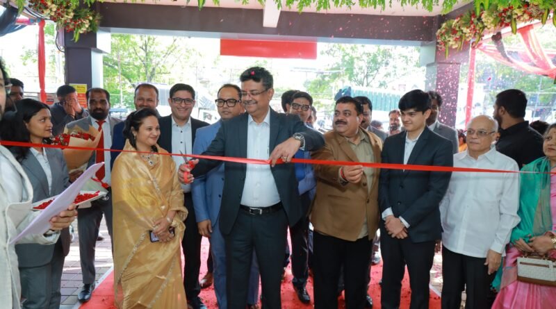 पुणे कॅम्पमध्ये ‘सिल्व्हर मोटर्स – निसान’च्या नव्या भव्य शोरूमचे शानदार उद्घाटन