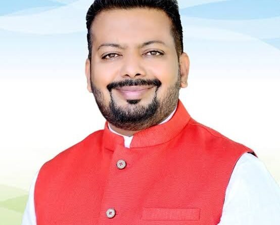 खराडीत जमीन वादाला हिंसक वळण; नगरसेविकेचे पती प्रीतम खांदवे यांच्यासह नऊ जणांवर गुन्हा दाखल